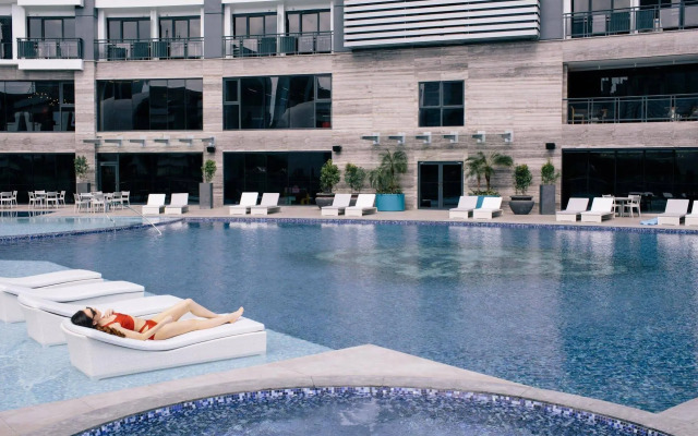 SIGLO SUITES @ The Knightsbridge Residences