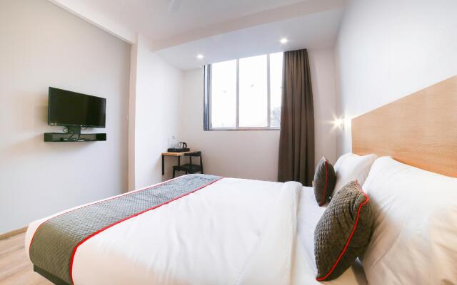 OYO Townhouse 197 Green County