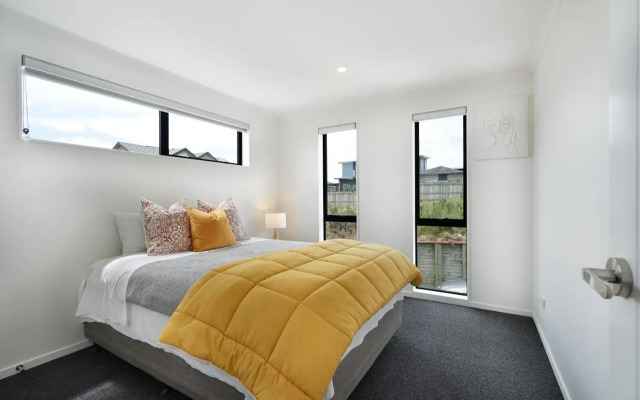 Wonderful River View-Brand New Home - 4 Bedrooms