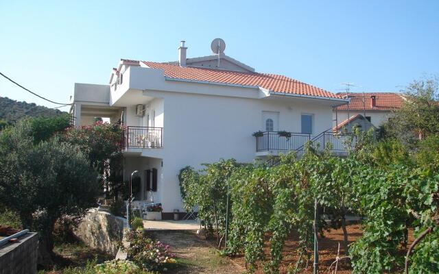 Slaven - 50 m from beach - A1(4+2)