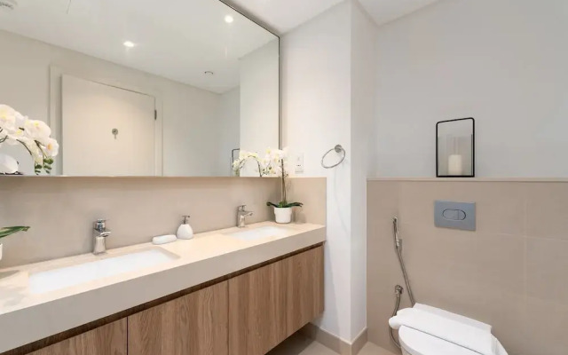 Sleek 2BR at Downtown Close to Dubai Mall