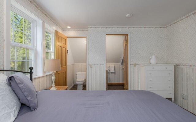 Family Cabin 5 Bedroom Home by NW Comfy Cabins