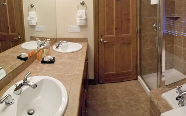 Highland Greens 17 By Peak Property Management