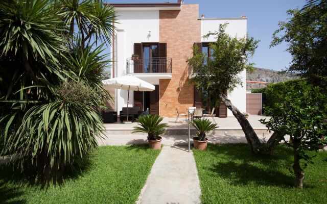 Villa with garden by Mondello Beach
