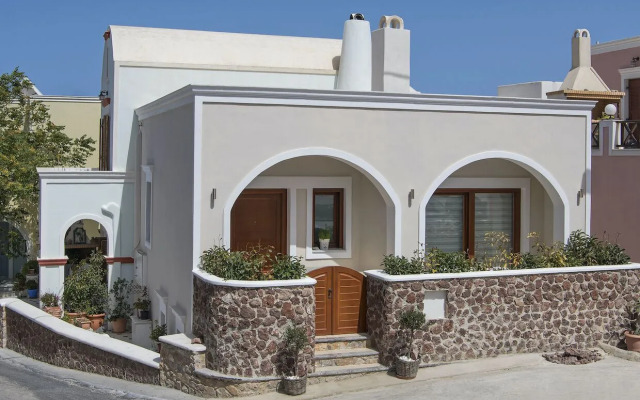 Modern 2-Bed House in the city centre Fira