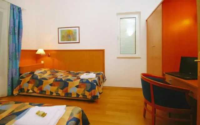 Beautiful Apartments in Jelsa, With Pool