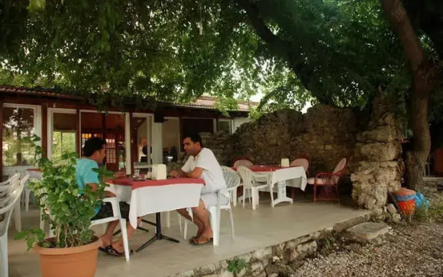 Toll Hotel
