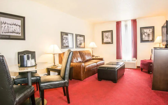 Sooner Legends Inn & Suites