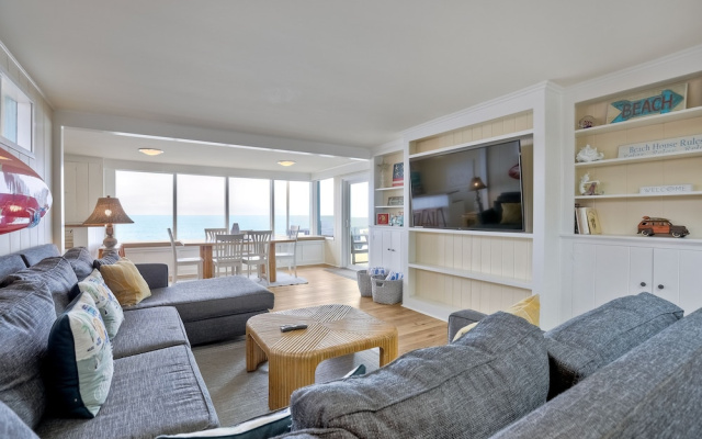 1745 S Pacific