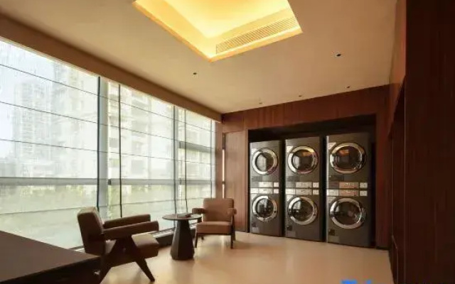 Atour Hotel Wenzhou South Station Yintai Department jianye Store