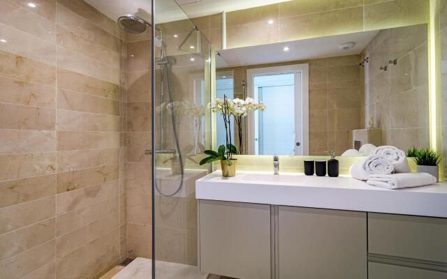 LMR- Luxury apartment, private pool. Families only