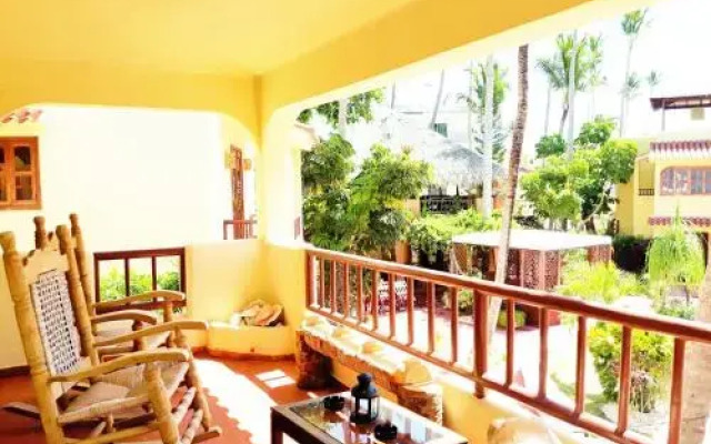 Beach Villas & Apartments Larimar