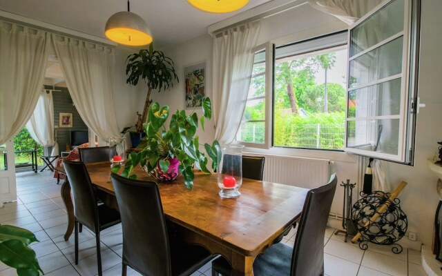 Stylishly Furnished House With Garden 7-minute Walk From the Beach