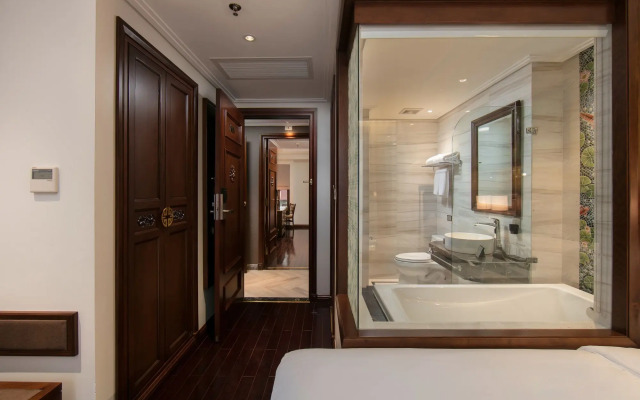 Lucien Hanoi Lakeside Hotel & Rooftop