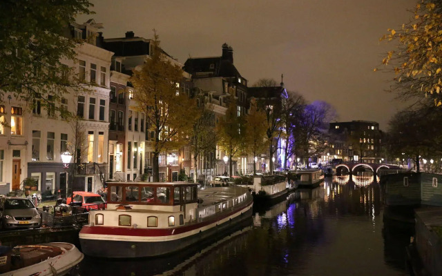 Townhouse Hotel