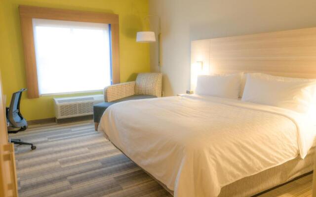 Holiday Inn Express & Suites Dayton East - Beavercreek, an IHG Hotel