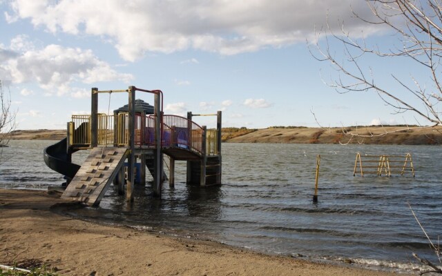 Lakefront Cottage in Manitou Beach