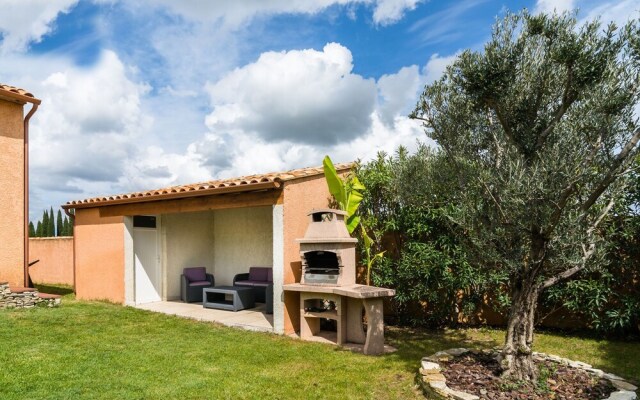 Luxury Holiday Home In Pierrerue With Private Pool And Centre Nearby