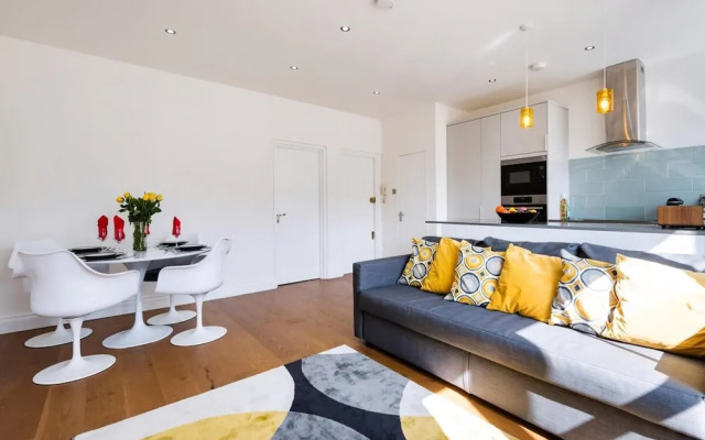 Bright and Modern Earls Court Gem