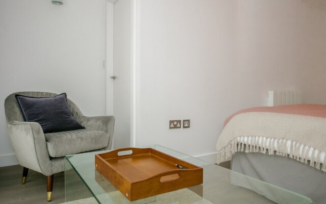 Modern 2 Bedroom Flat In Greenwich