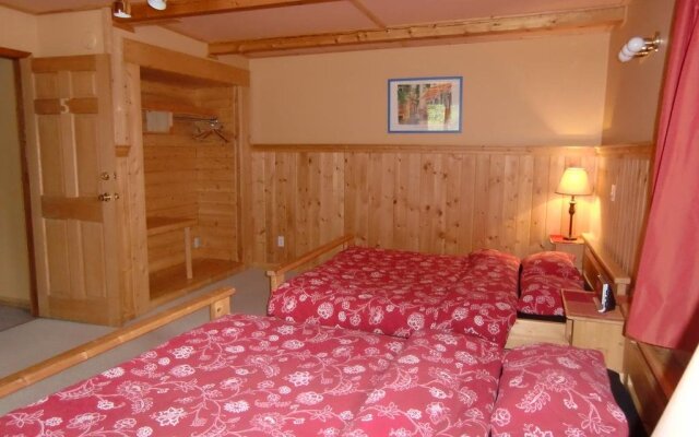 Alexa Chalets -Timber Inn & Restaurant