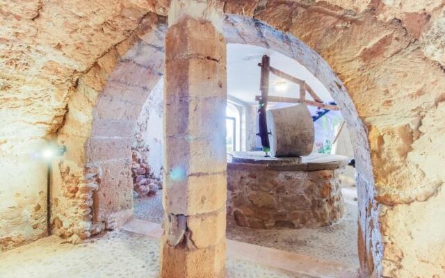 Villa in Consell With Private Pool, air Conditioning and Wifi