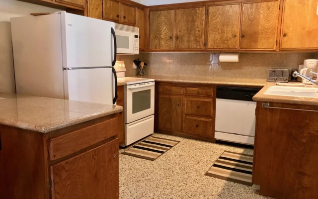 Mammoth Estates - 4 Seasons of Beauty w/ Amenities!