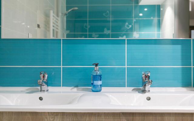 Majestic Holiday Home in Neubois with Private Pool