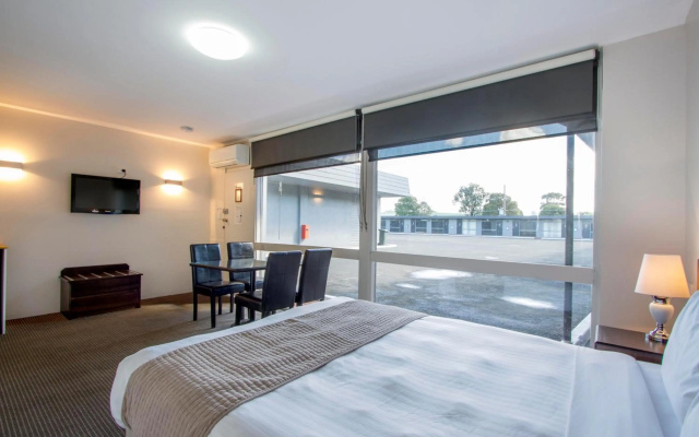 Sunshine Motor Inn – Guest Rooms – Melbourne