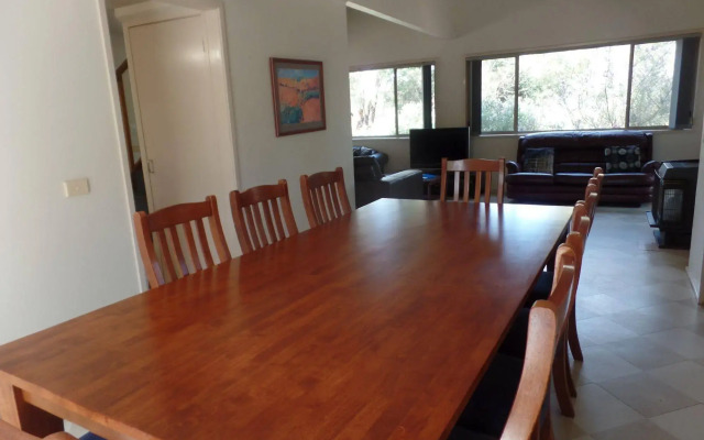 Waterfront Retreat At Wattle Point