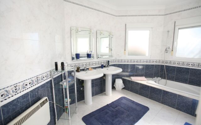 025 Villa California