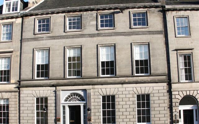 York Place Apartment in Georgian City Centre Building