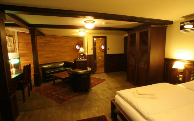 Boat Hotel Matylda