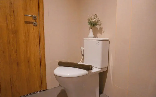 Cozy Studio Apartment At Gateway Park Lrt City Bekasi