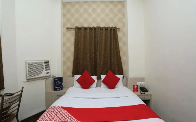 OYO 30240 Shri Radha Palace