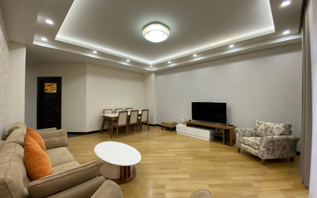 Kajaznuni Street, 3 bedrooms Luxury & Unique apartment QA444