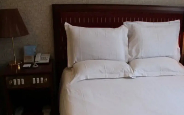 Saint Angel Hotel (Beijing Chaoyang Hospital Hujialou Subway Station)