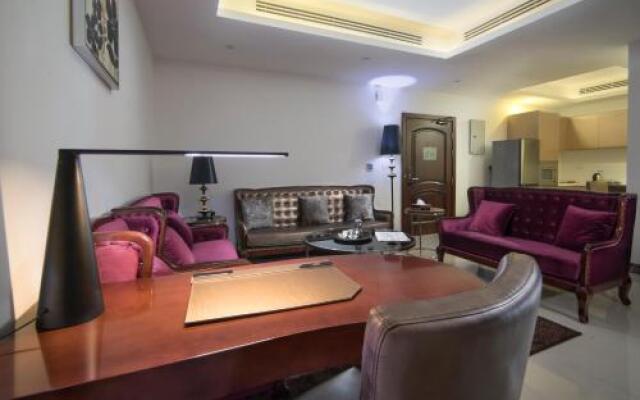 Noon Hotel Suites