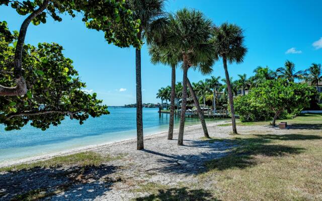 Longboat Key Cedars Beach House-pet Friendly-2 Minute To The Beach