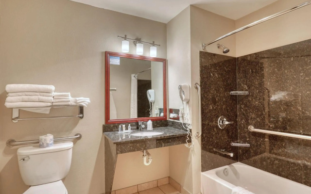 Comfort Suites Appleton Airport