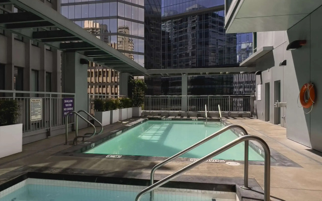 Coast Coal Harbour Vancouver Hotel by APA