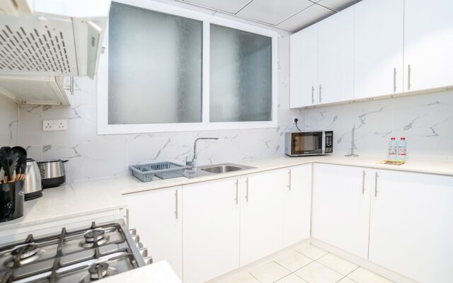 Tanin - Modern Spacious 1BR Apartment With 2 Balconies