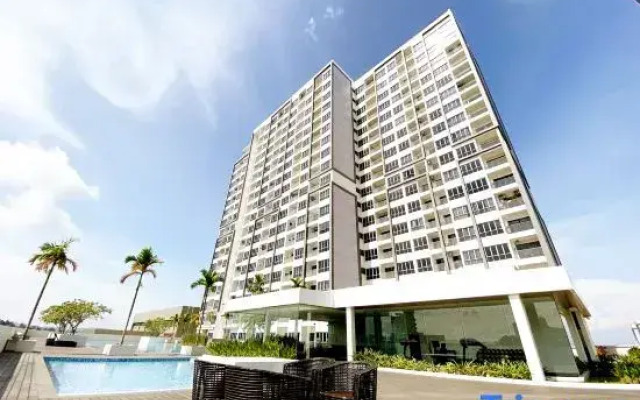 Near Ferry Terminal. COZY 02 Bedroom Condo. HarbourBay Residences.