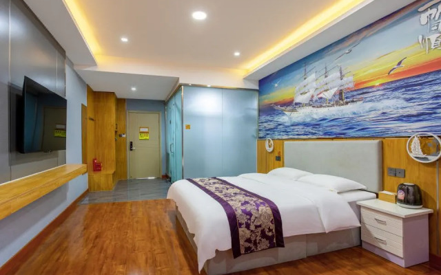 Huayi Hotel (Puyang East High-Speed Railway Station)