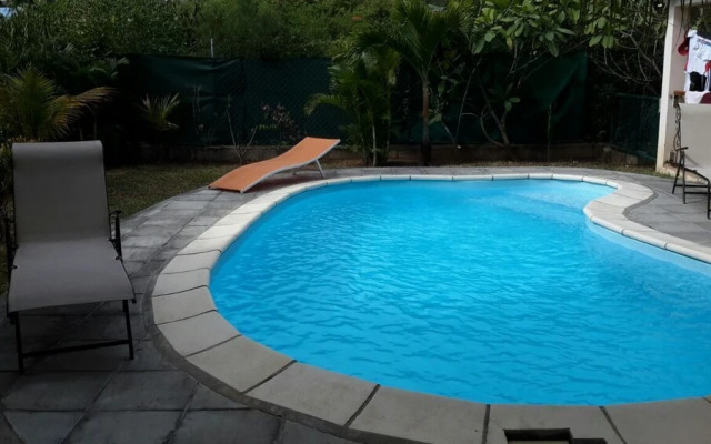 Beautiful 4-bed Villa Pool & Maid in La Preneuse