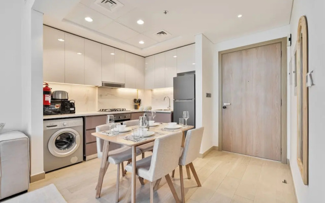 PVH - Chic 1BR - Azizi Riviera 37