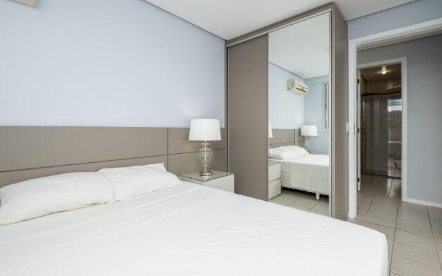 Apto com churrasqueira a 3min da praia EST403