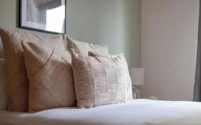Trendy Flat in St Katharine