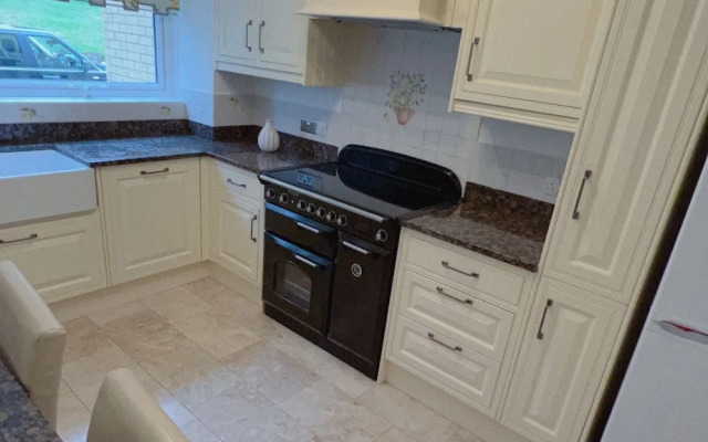 Beautiful 3 Bedroom Apartment in Bournemouth