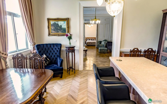 Luxury location, garden and terrace. City Center